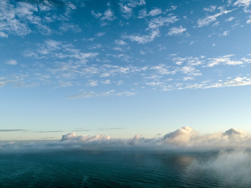 AS NUVENS E O MAR III