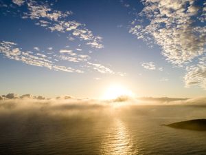 O MAR E AS NUVENS