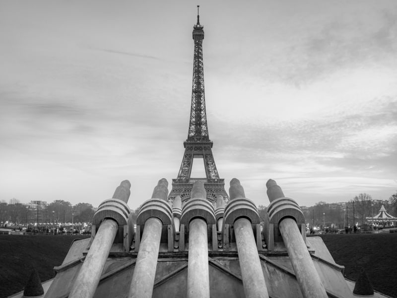 EIFFEL AO POR DO SOL