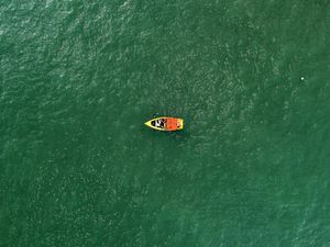 O BARCO AMARELO NO MAR VERDE I