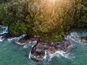 O MAR, AS PEDRAS E A NATUREZA