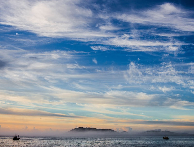 MANHÃ NO MAR