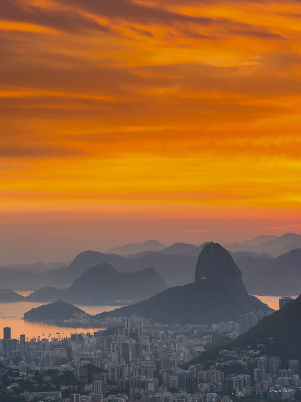 PÃO DE AÇÚCAR SOB UM AMANHECER MÁGICO, RIO DE JANEIRO