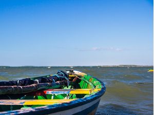 BARCO DE PESCADOR NO LITORAL DE BARRA GRANDE-PI