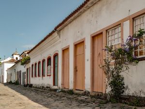 RUA E CASARIO EM PARATY