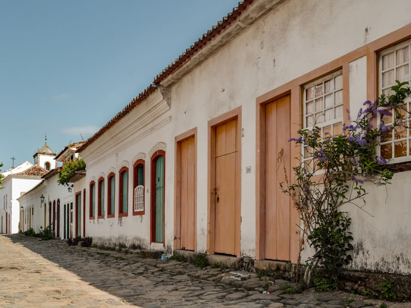 RUA E CASARIO EM PARATY