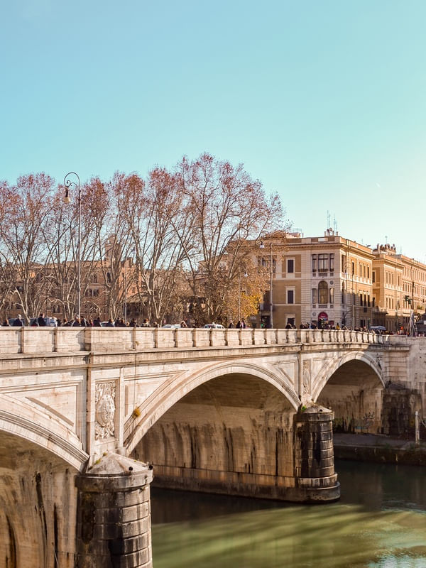 TARDE NO RIO TIBRE EM ROMA
