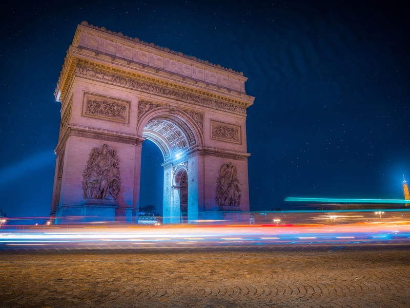 ARCO DO TRIUNFO DURANTE A NOITE