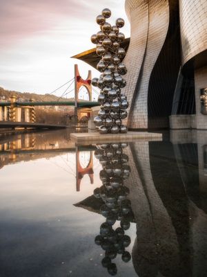 REFLEXO EM BILBAO
