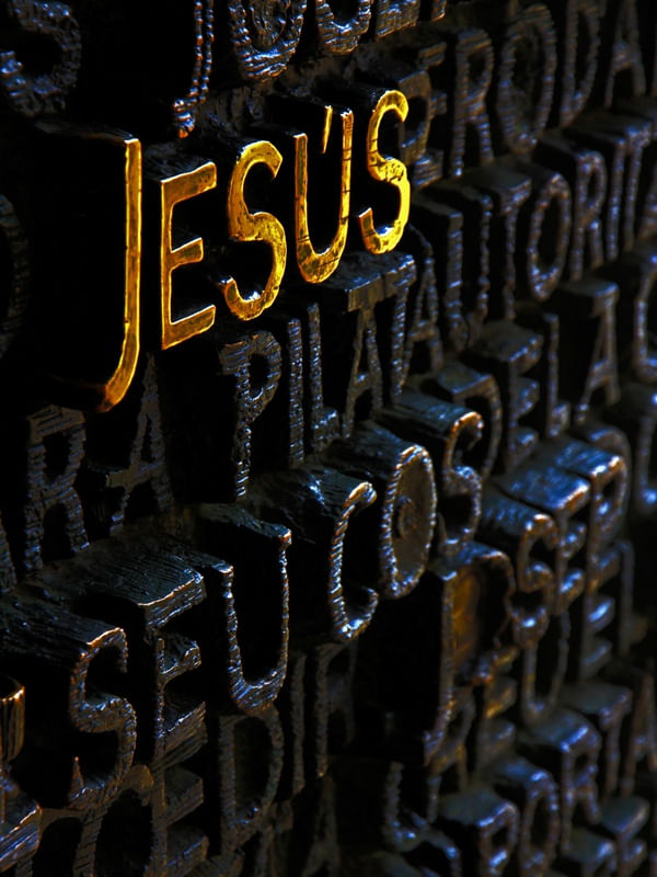 JESÚS PRESENTE EM CORES