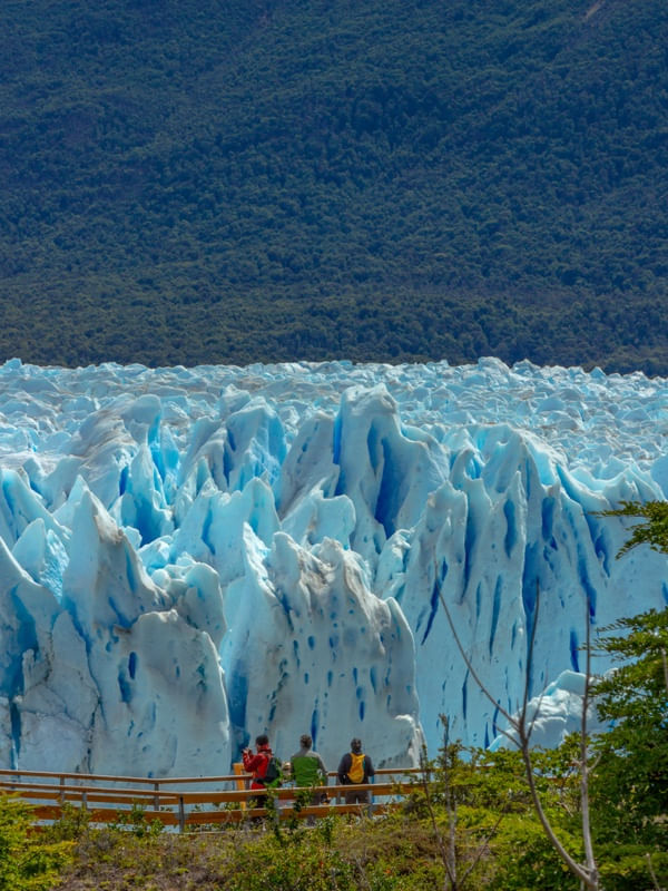 TURISTAS EM GLACIAR PERITO MORENO