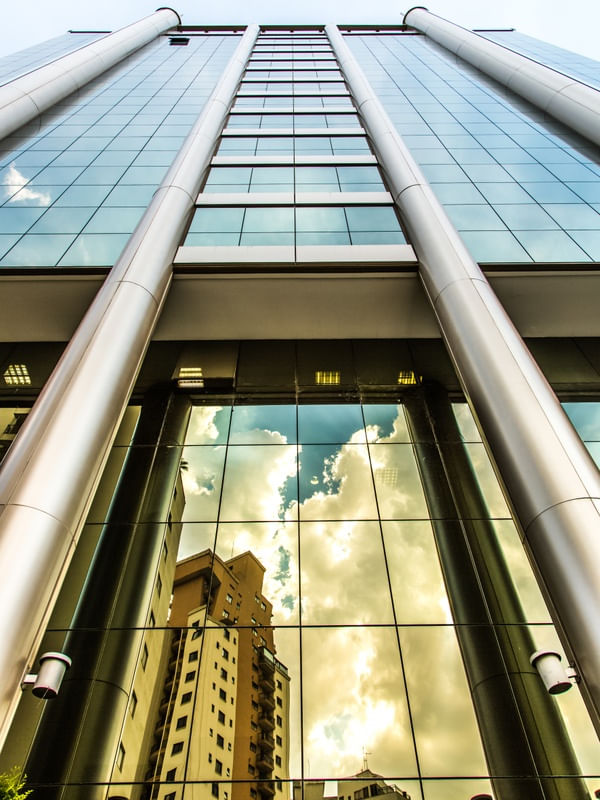 REFLEXOS NO PRÉDIO