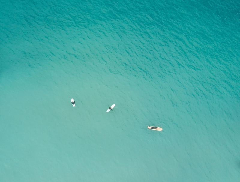 3 SURFISTAS PAISAGEM