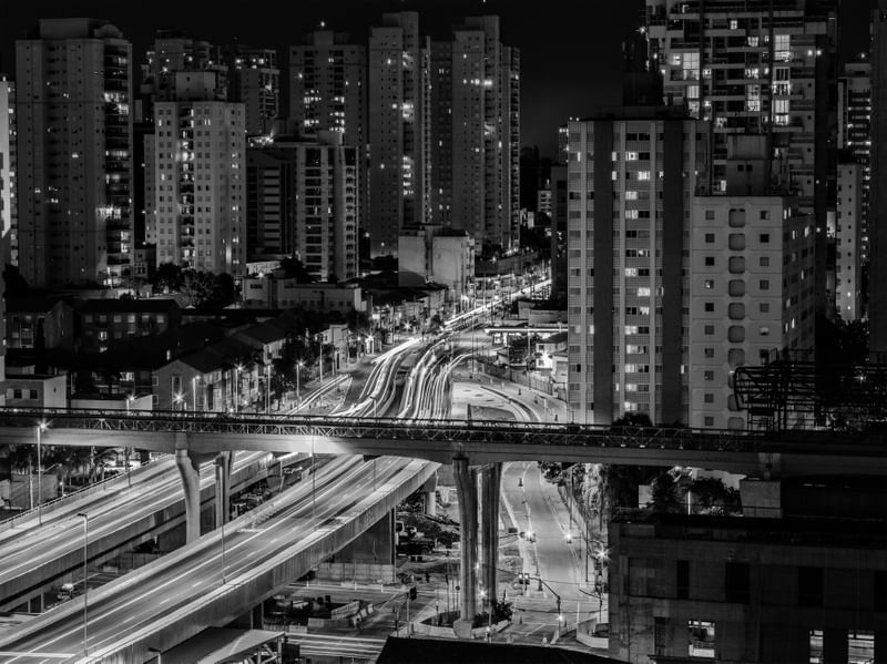 AVENIDA ROBERTO MARINHO( ANTIGA AGUAS ESPRAIDAS)