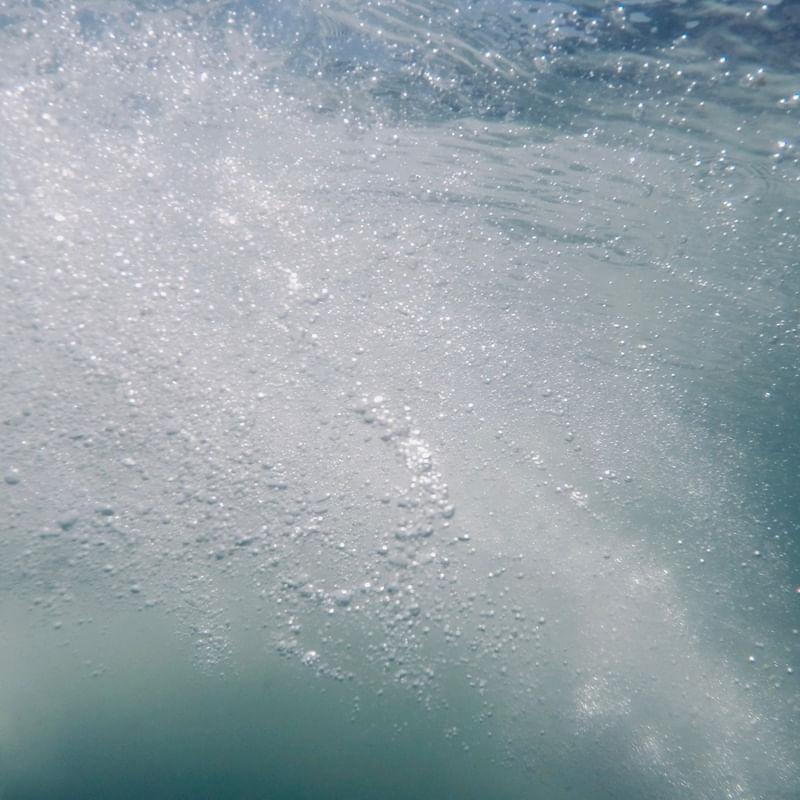 UNDERWATER BUBBLES