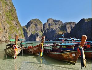 LONG TAIL BOATS