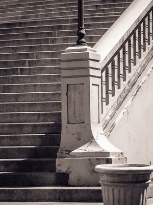 O VASO E A ESCADARIA
