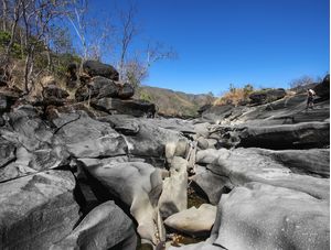 PEDRAS E AVENTUREIRO