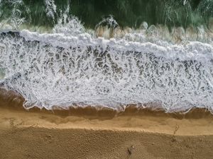 ONDAS NA BEIRA-MAR