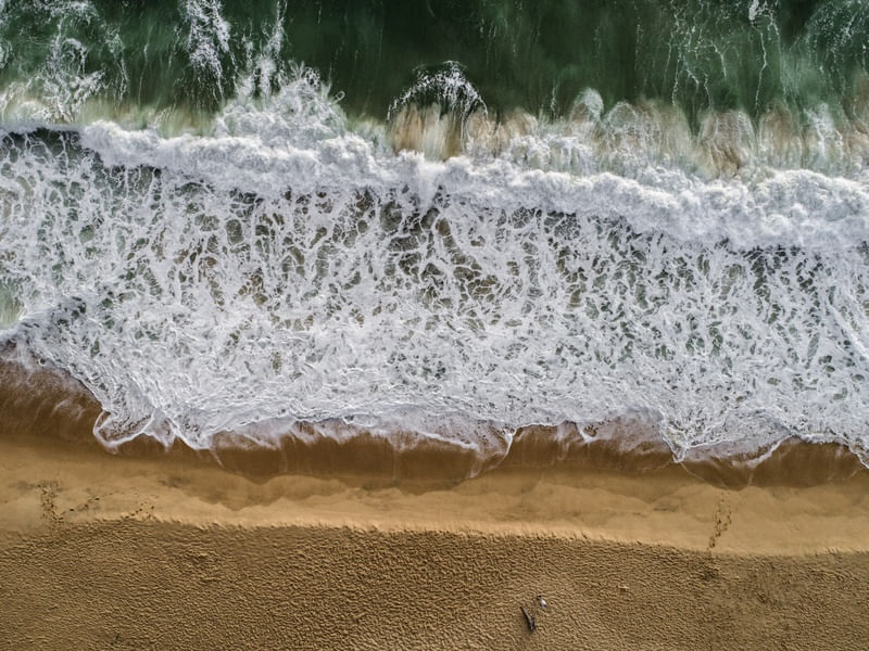 ONDAS NA BEIRA-MAR