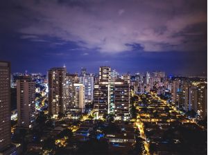 BROOKLYN COM A SUA NOITE AZUL