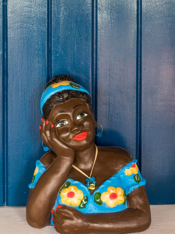 A MENINA NA JANELA_01