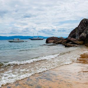 PRAIA EM ILHABELA