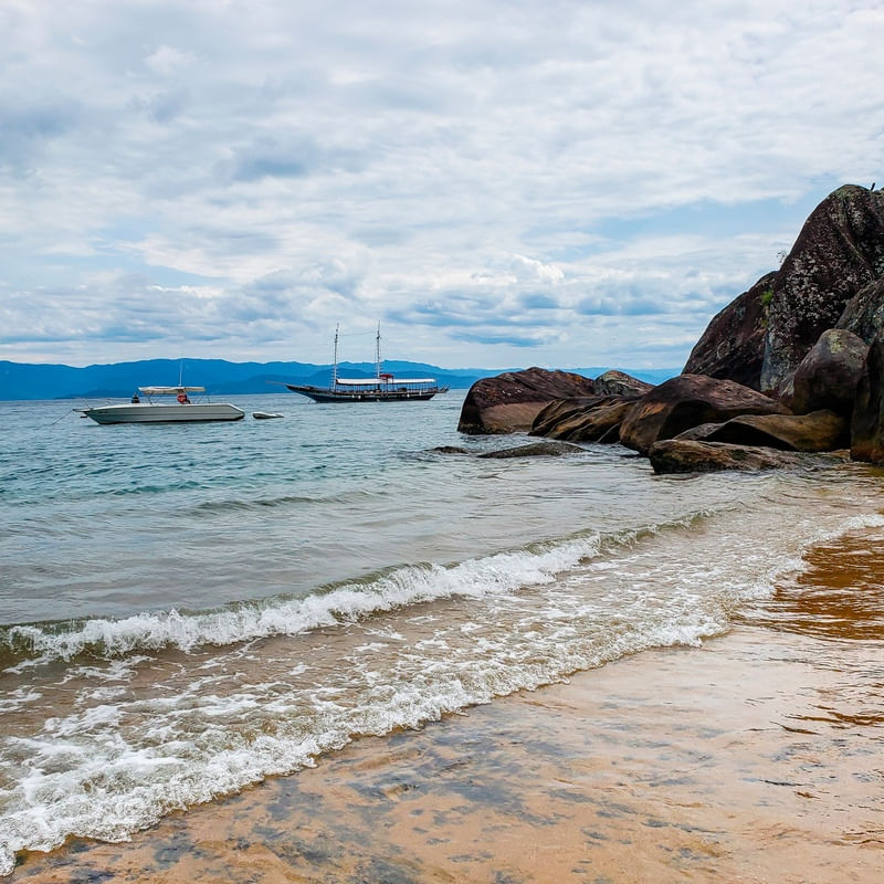 PRAIA EM ILHABELA