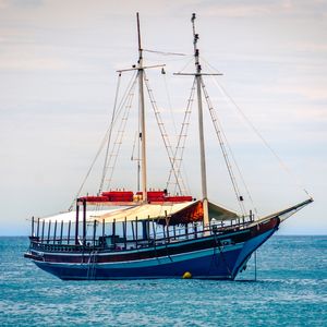 BARCO NO MAR