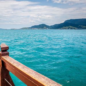 PIER COM MAR AZUL