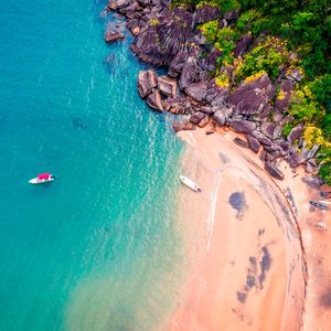 PRAIA EM ILHABELA VISTA AÉREA