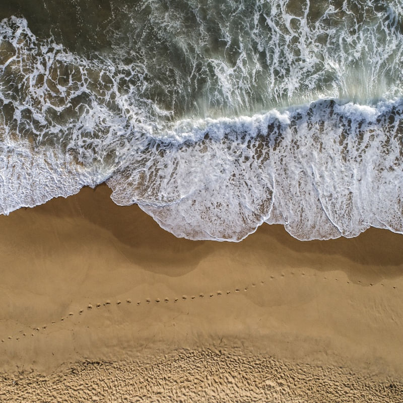 PASSOS NA PRAIA