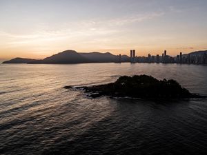 PRAIA DE CAMBORIÚ AO ENTARDECER