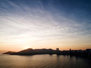CÉU AO ENTARDECER