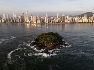 ILHA E ORLA DE CAMBORIÚ