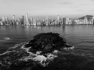 ILHA E ORLA DE CAMBORIÚ I