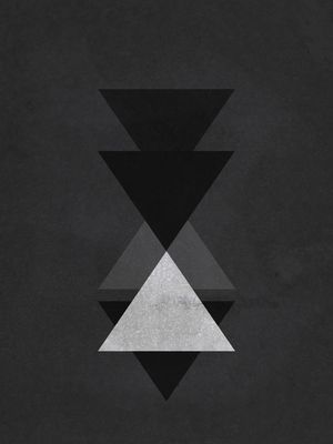 MNML TRIÂNGULOS PRETO E BRANCO