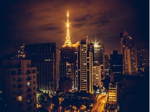 TORRE E LUZES NA CAPITAL