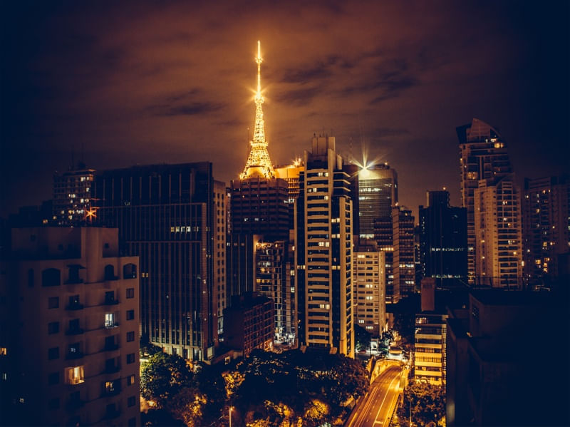 TORRE E LUZES NA CAPITAL