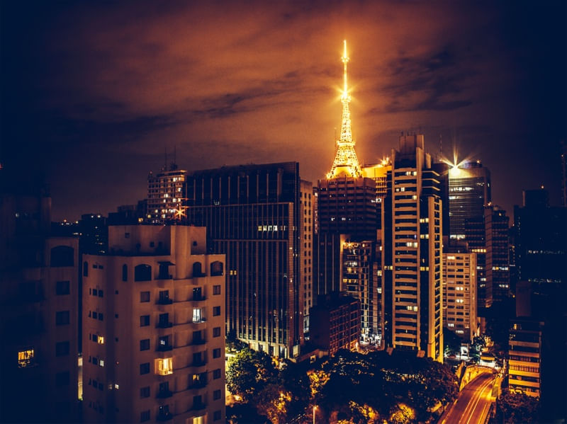 NOITE PAULISTANA TEM SEUS ENCANTOS