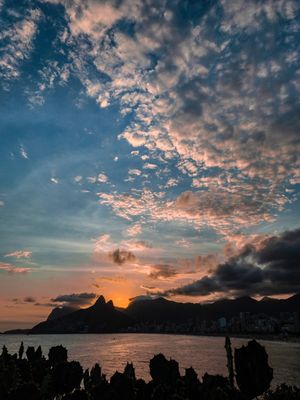 POR DO SOL MÁGICO NO ARPOADOR