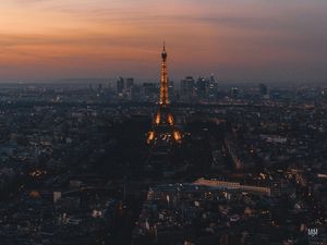TORRE EIFFEL AO ANOITECER