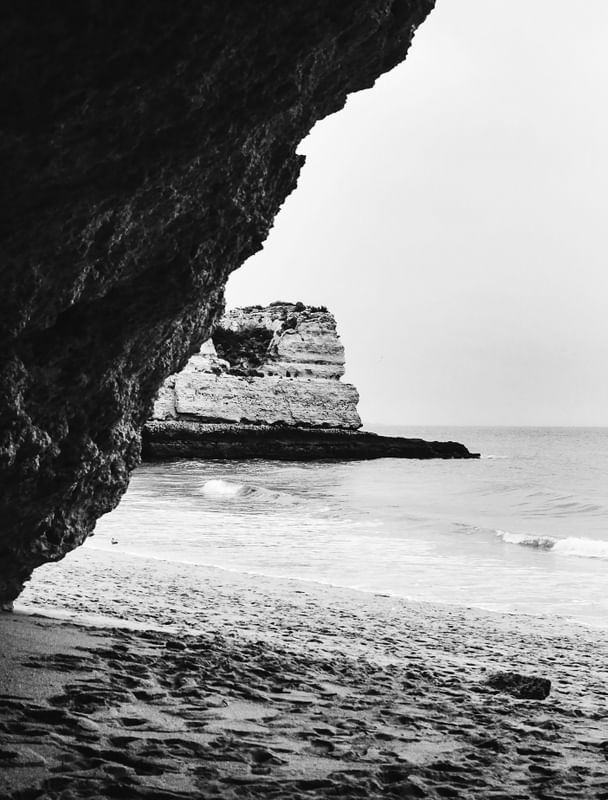 ROCHAS NA PRAIA
