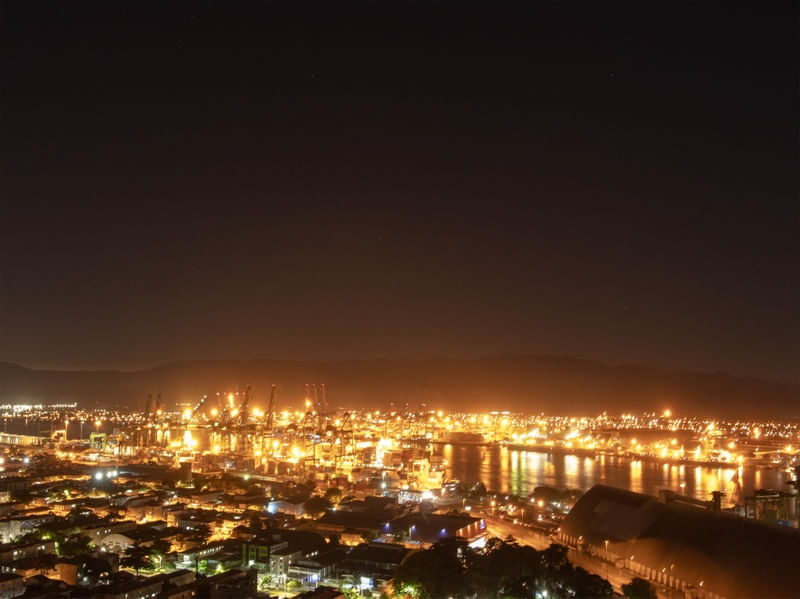 MUITA LUZ NO PORTO