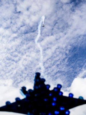 AVIÃO , ARTE NO CÉU