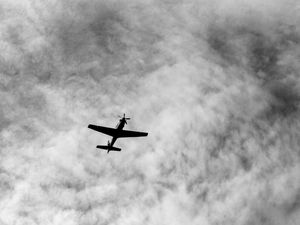 AVIÃO P&B