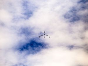OS AVIÕES NO CÉU