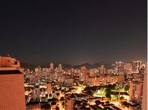 SANTOS É UMA PINTURA NOTURNA
