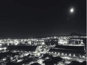 LUA ILUMINANDO O PORTO