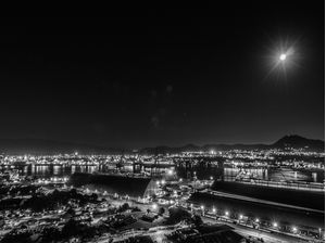 LUA PRETA E BRANCA NO PORTO